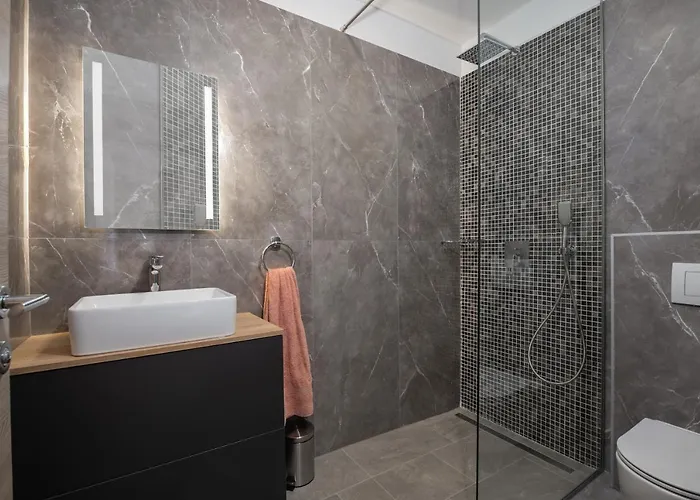 Vila Luxury Ii With Heated Pool, Jacuzzi & Sauna *