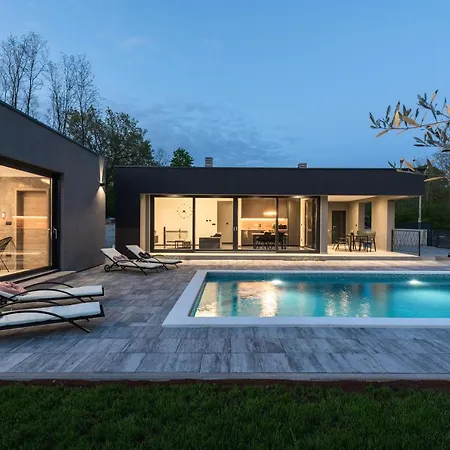 Villa Luxury Ii With Heated Pool, Jacuzzi & Sauna *
