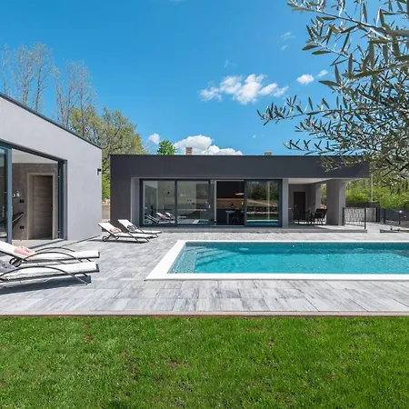 Villa Luxury Ii With Heated Pool, Jacuzzi & Sauna *