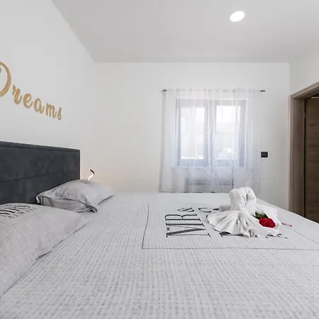 Luxury Ii With Heated Pool, Jacuzzi & Sauna Villa *