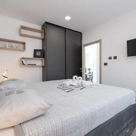 Villa Luxury Ii With Heated Pool, Jacuzzi & Sauna