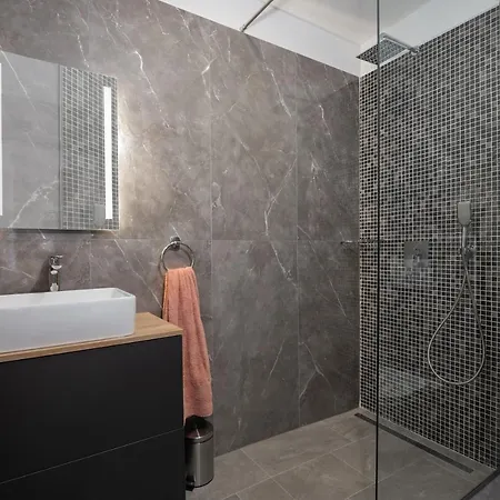 Villa Luxury Ii With Heated Pool, Jacuzzi & Sauna *