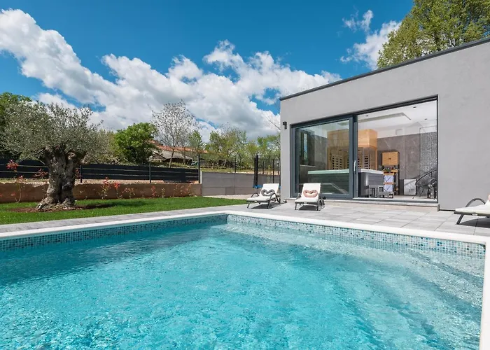 Villa Luxury Ii With Heated Pool, Jacuzzi & Sauna