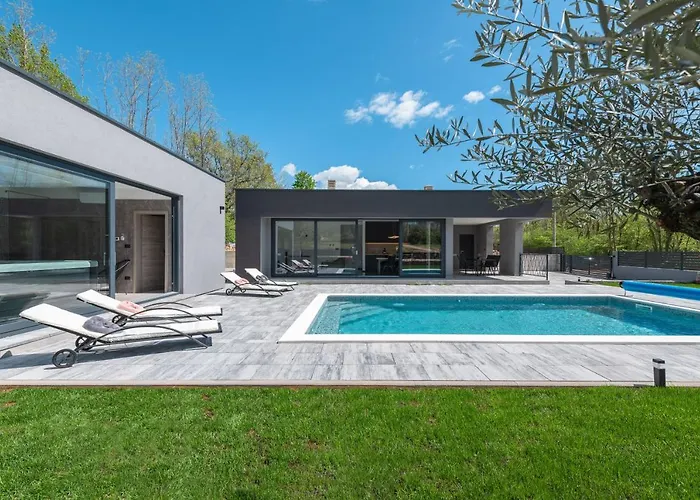 Villa Luxury Ii With Heated Pool, Jacuzzi & Sauna *